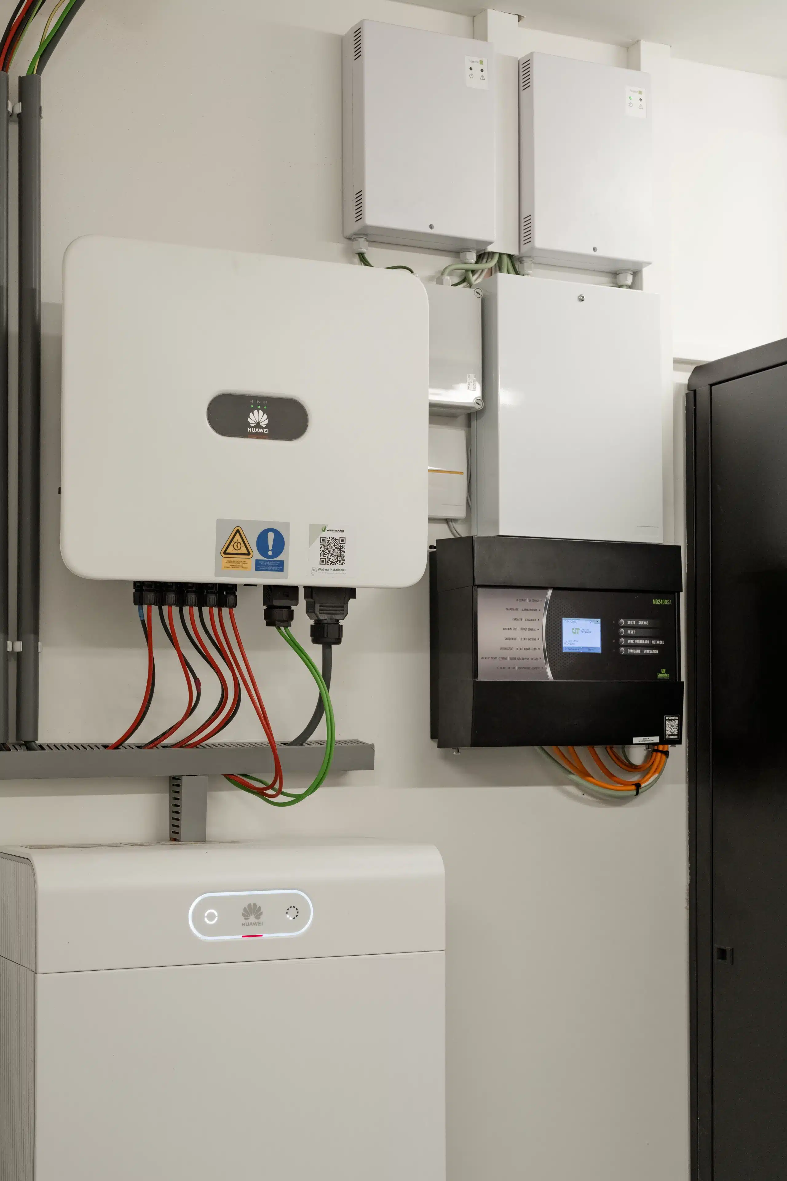Huawei zonnepaneel-inverter en energiebatterij-opslagsysteem voor hernieuwbare energie installatie