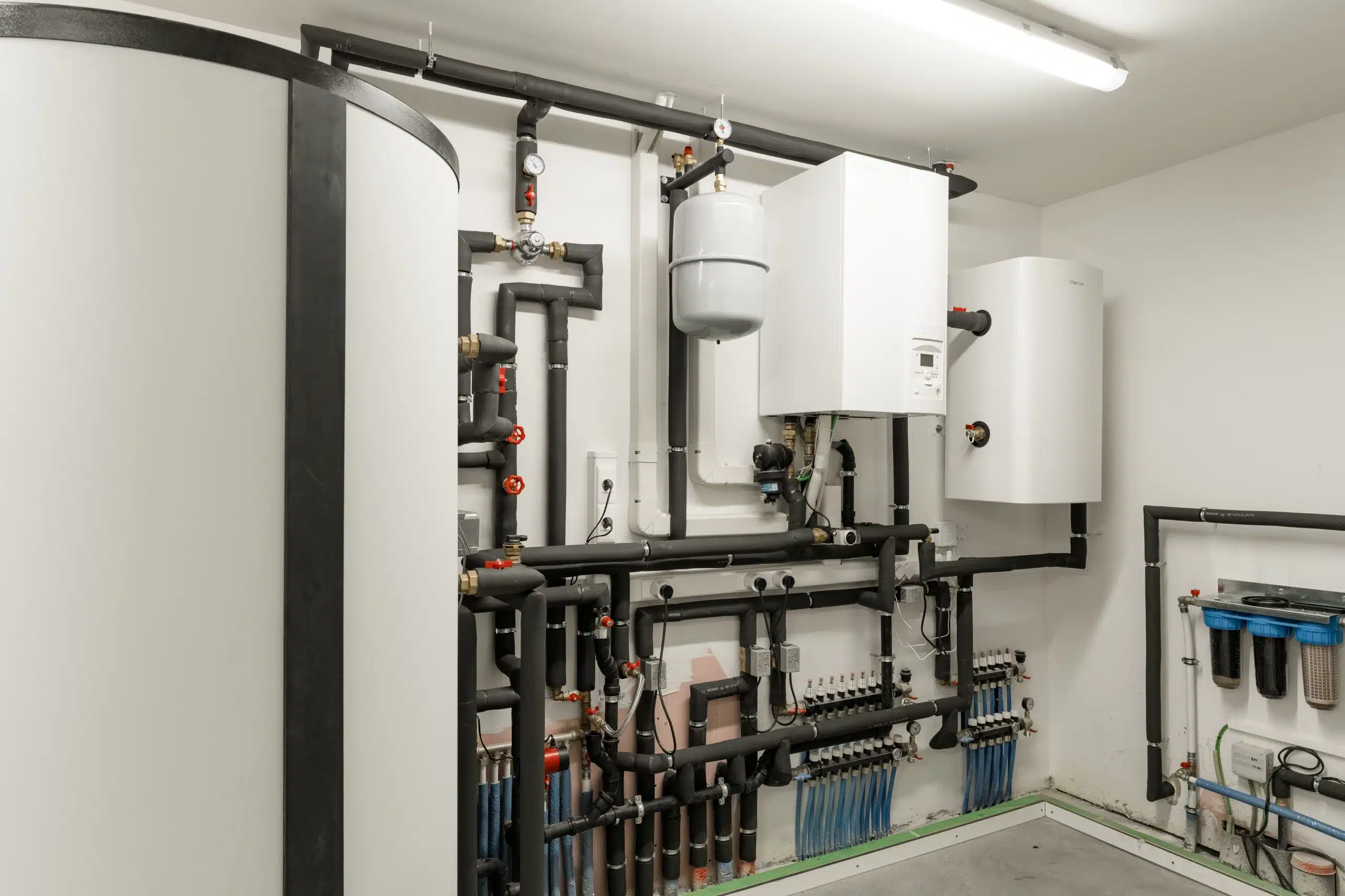 Verwarmingsinstallatie met gasketel en warmtepomp systeem door Willemsen Technieken
